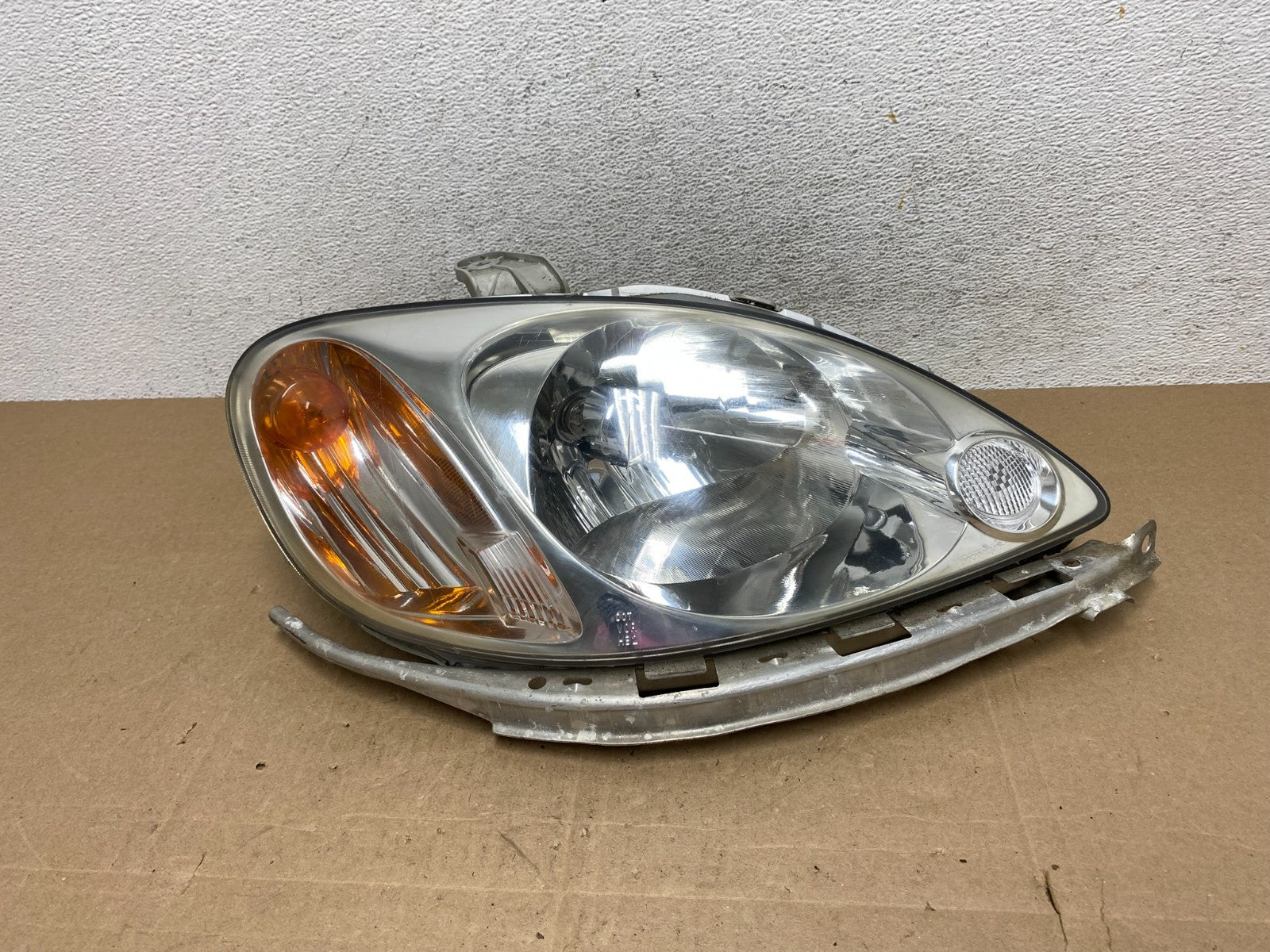2000 - 2006 Honda Insight Right Passenger RH Halogen Headlight AE5018 DG0