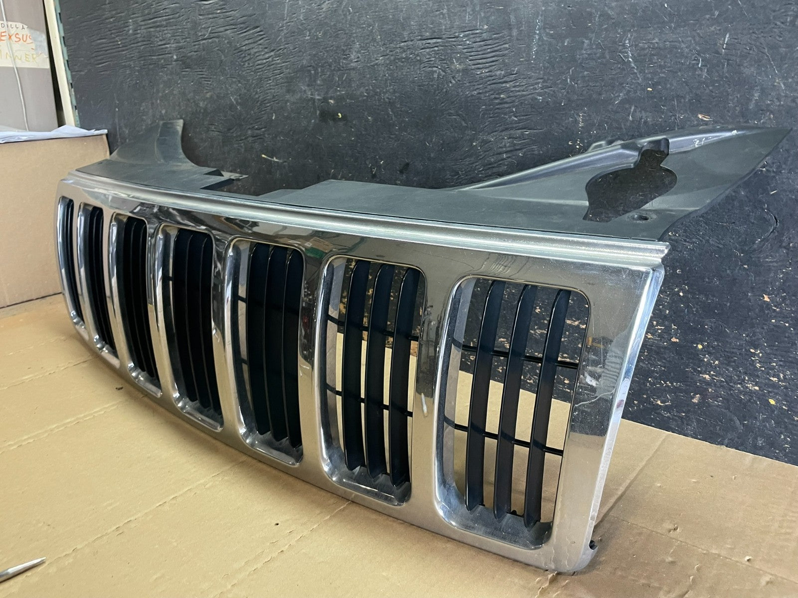 2005 2006 2007 Jeep Grand Cherokee Front Upper Grill Grille OEM aa8818 DG2