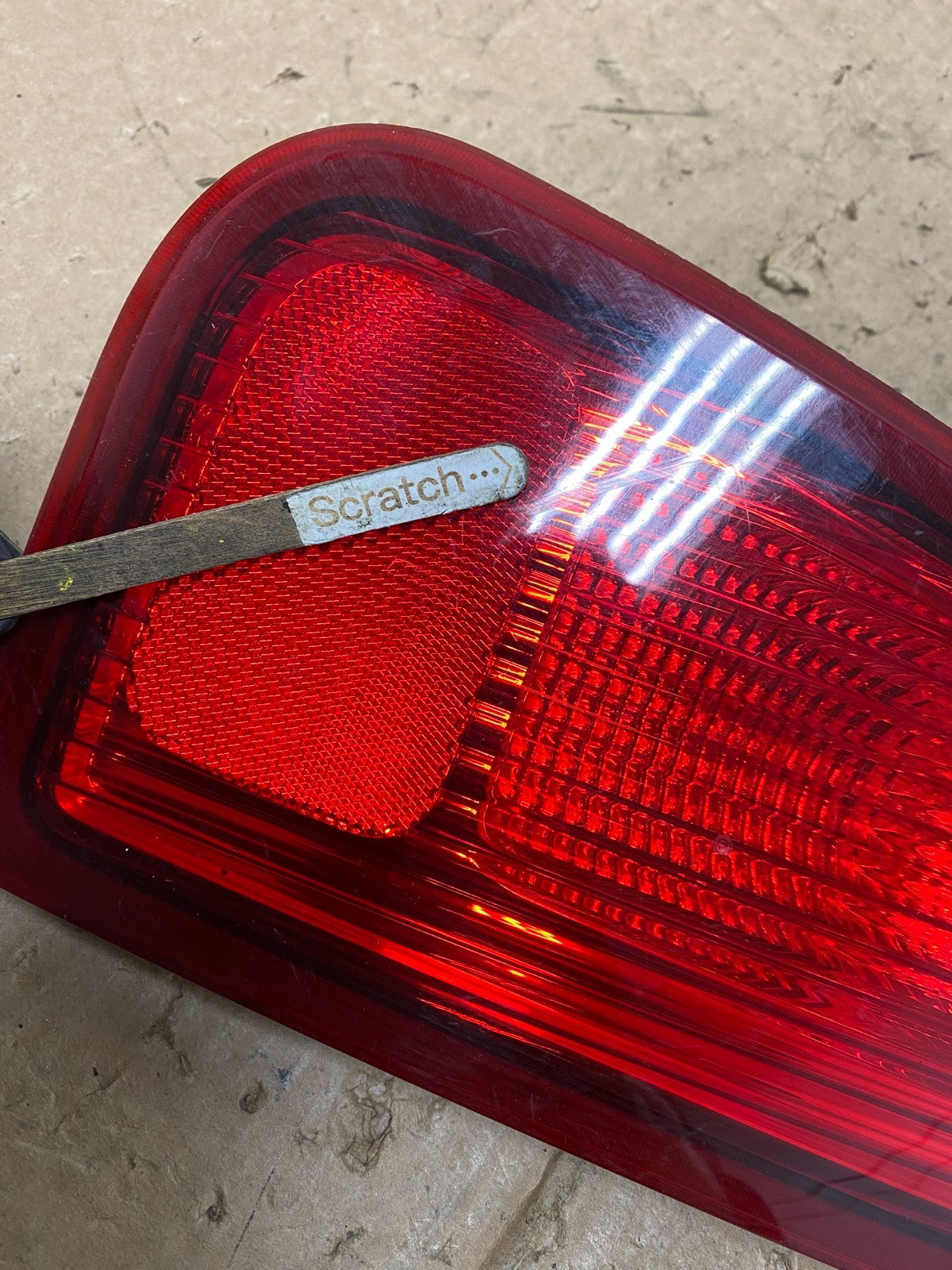 2003-2006 Lincoln Navigator Right Passenger Side Tail Light Inner V3584 DW3