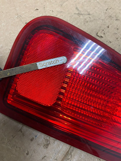 2003-2006 Lincoln Navigator Right Passenger Side Tail Light Inner V3584 DW3