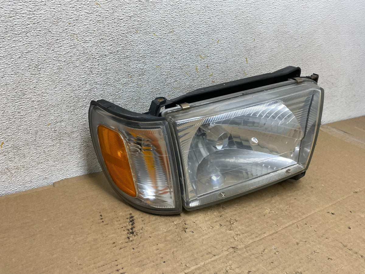 1999 to 2002 Toyota 4Runner Halogen Right Passenger RH Headlight AH8150 DW1
