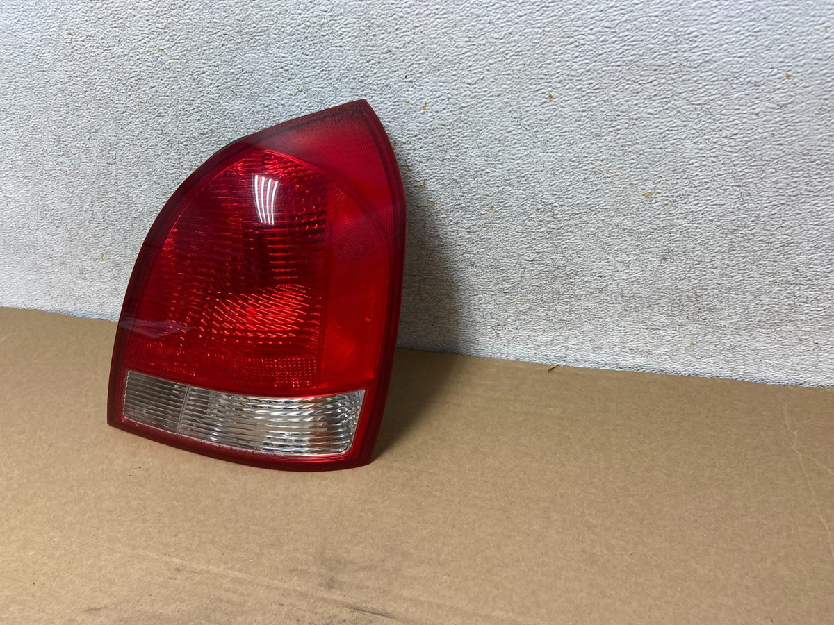2001 2002 2003 Hyundai Elantra Right Passenger Rh Tail Side Light AH4398 DW2