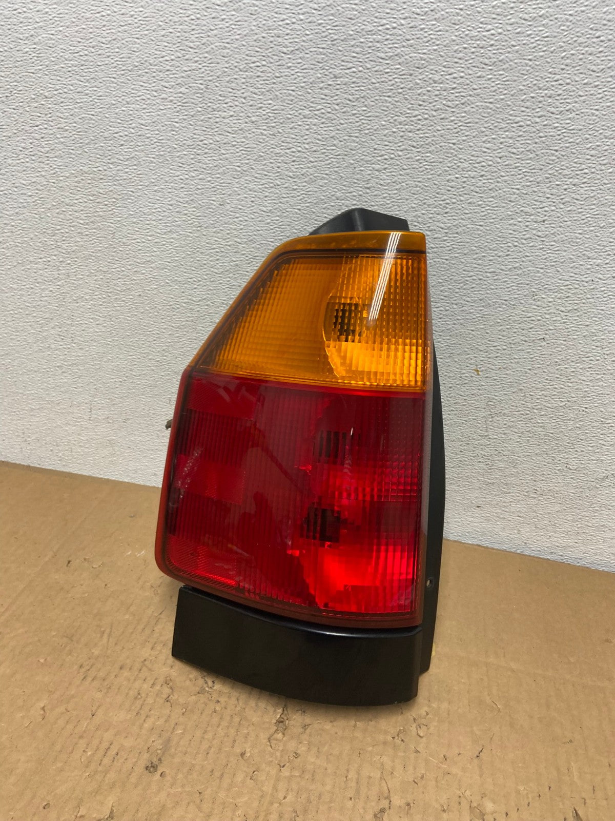 2002 to 2009 Gmc Envoy Left Driver Lh Side Tail Light AD1052 LK0