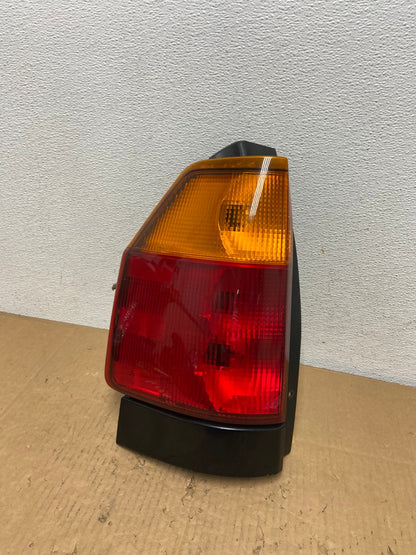 2002 to 2009 Gmc Envoy Left Driver Lh Side Tail Light AD1052 LK0