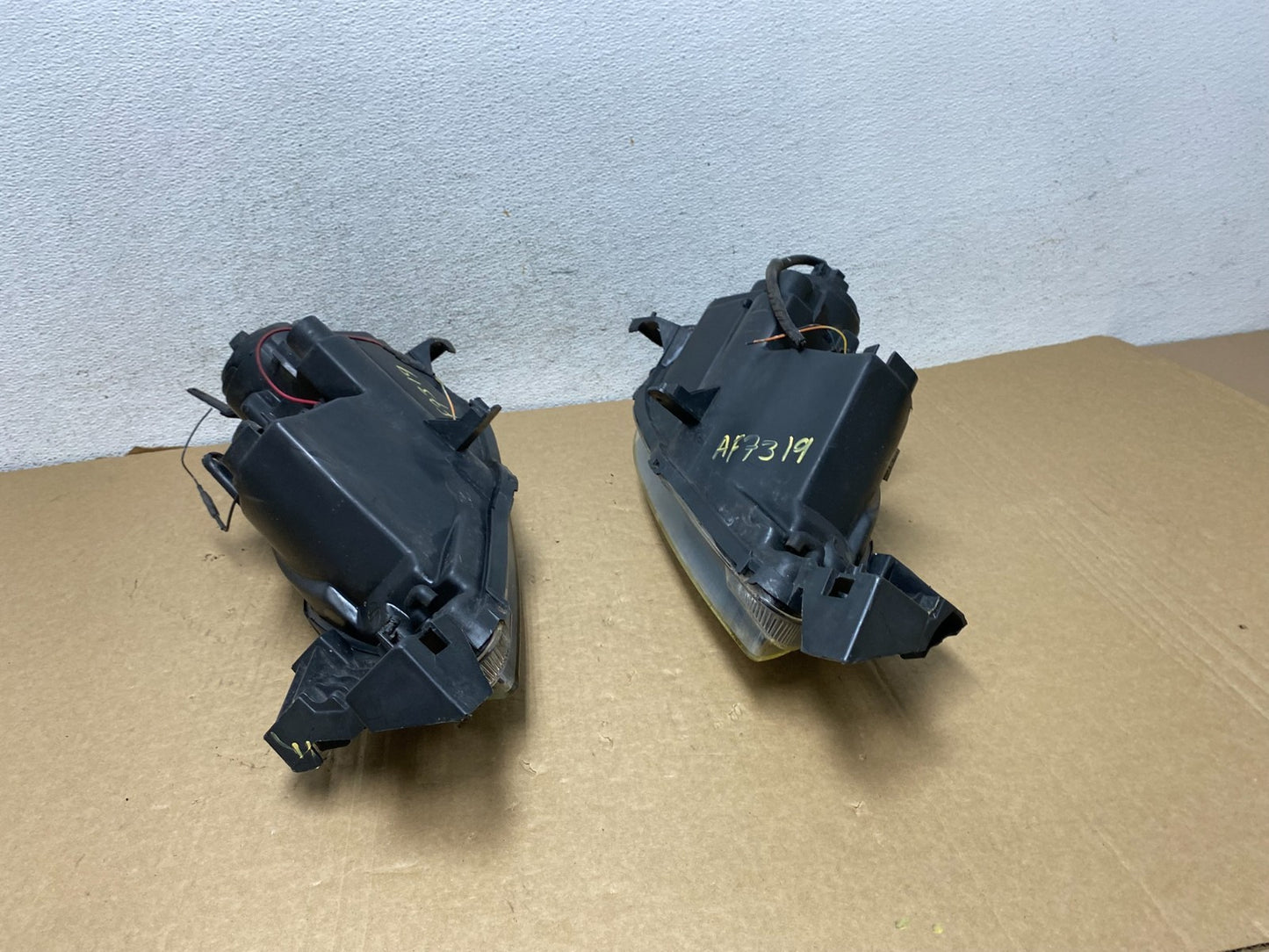 2004 to 2009 Mazda 3 Sedan Left+Right Side Halogen Headlights AF7319 DW14