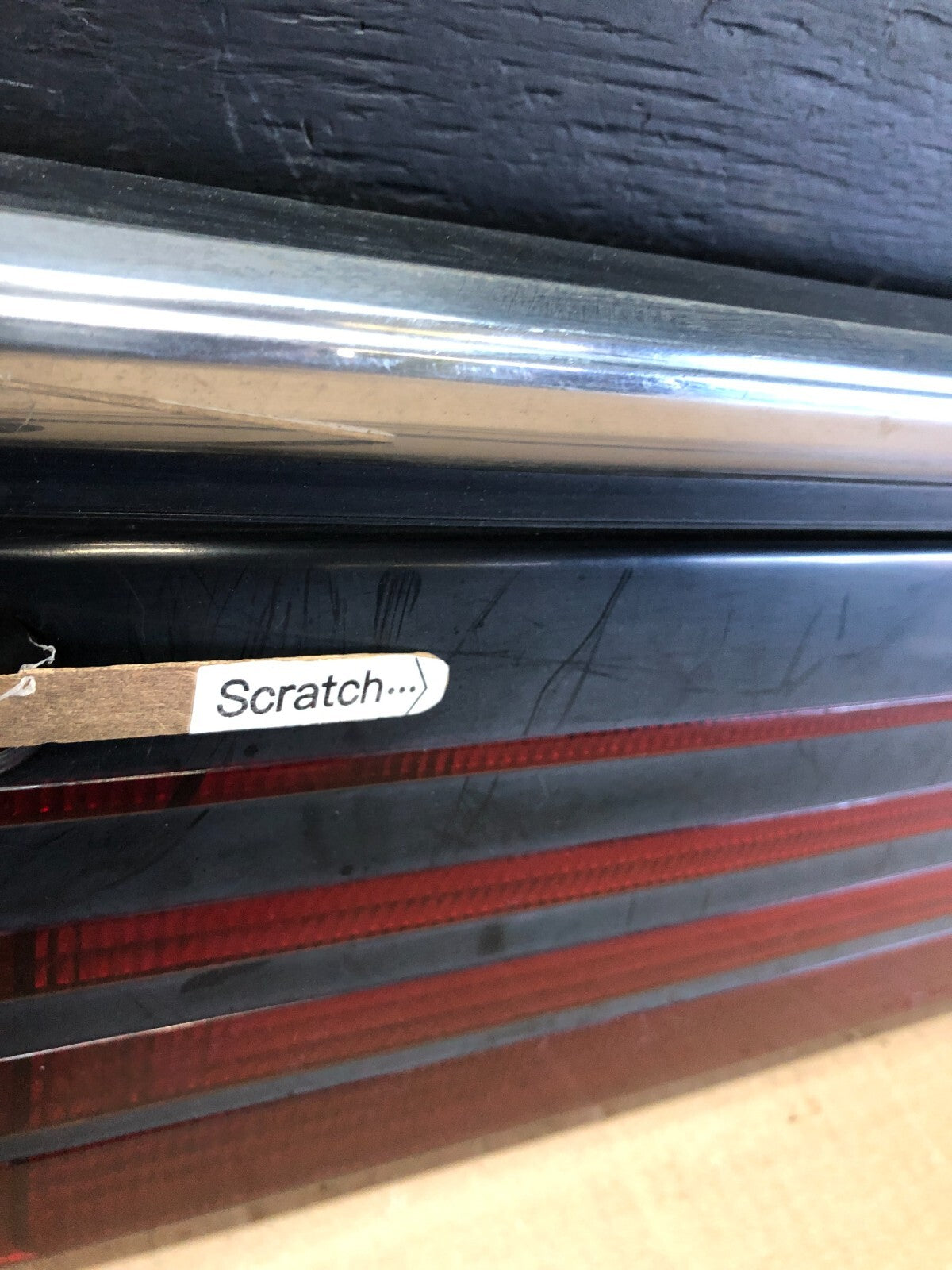 1987-1992 Chrysler LeBaron Convertible Center Tail Light Panel Trim D9206 DG14