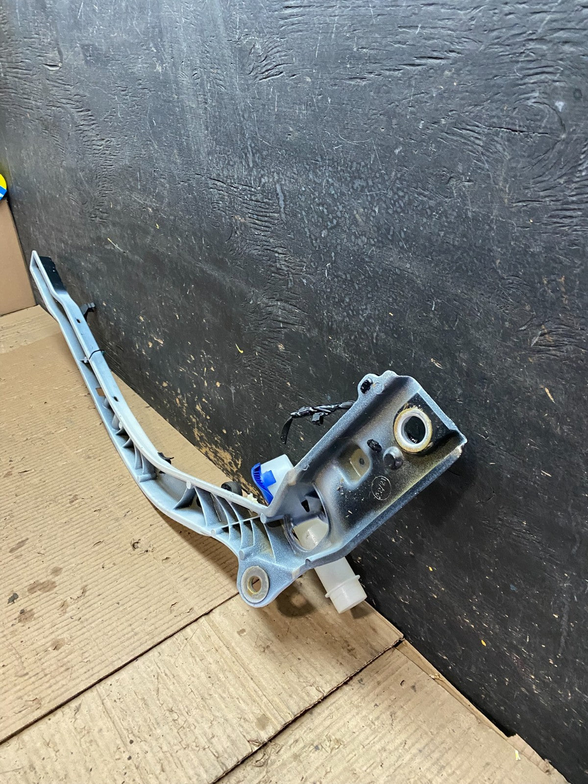 2020 to 2023 Ford Explorer Right RH Upper Tic Bar Oem w6015 DG8