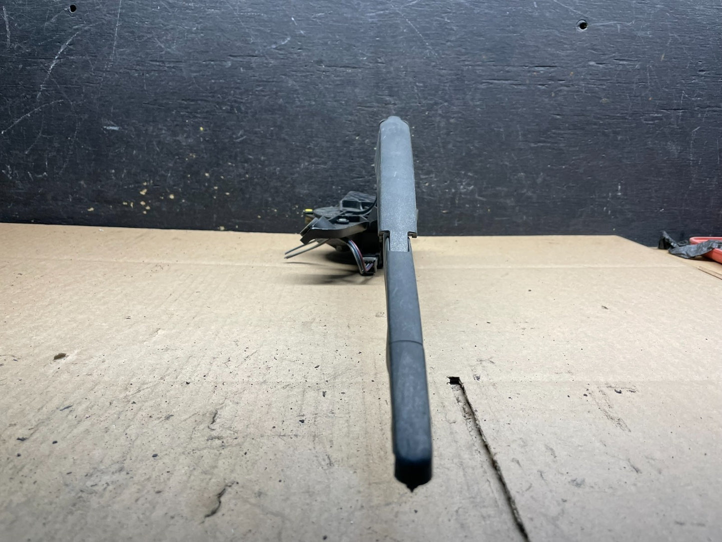 2011 to 2014 Ford Edge Licnoln MKX Rear Windshield Wiper Motor OEM v9046 DG4