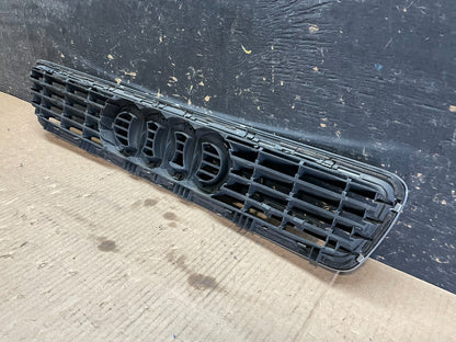 2000 to 2002 Audi A4 Upper Front Grill Grille y9644 DG4