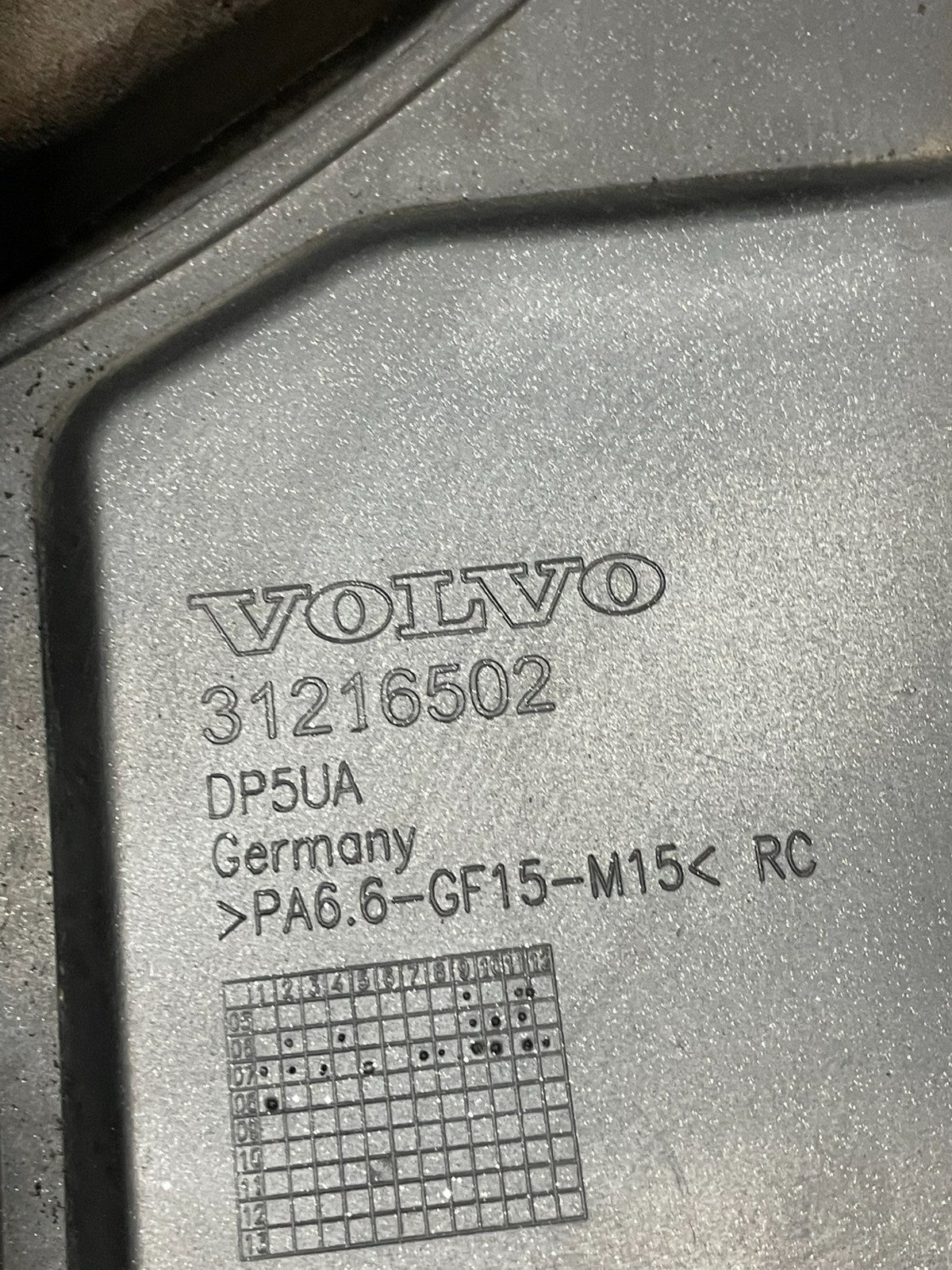 2005 to 2011 Volvo S80 3.2L Upper Top Engine Motor Dust Cover Oem Y6573 DG9