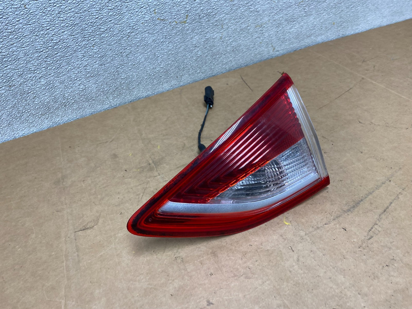 2013 to 2016 Ford Escape Right Passenger RH Side Inner Tail Light OEM X3843 DW2