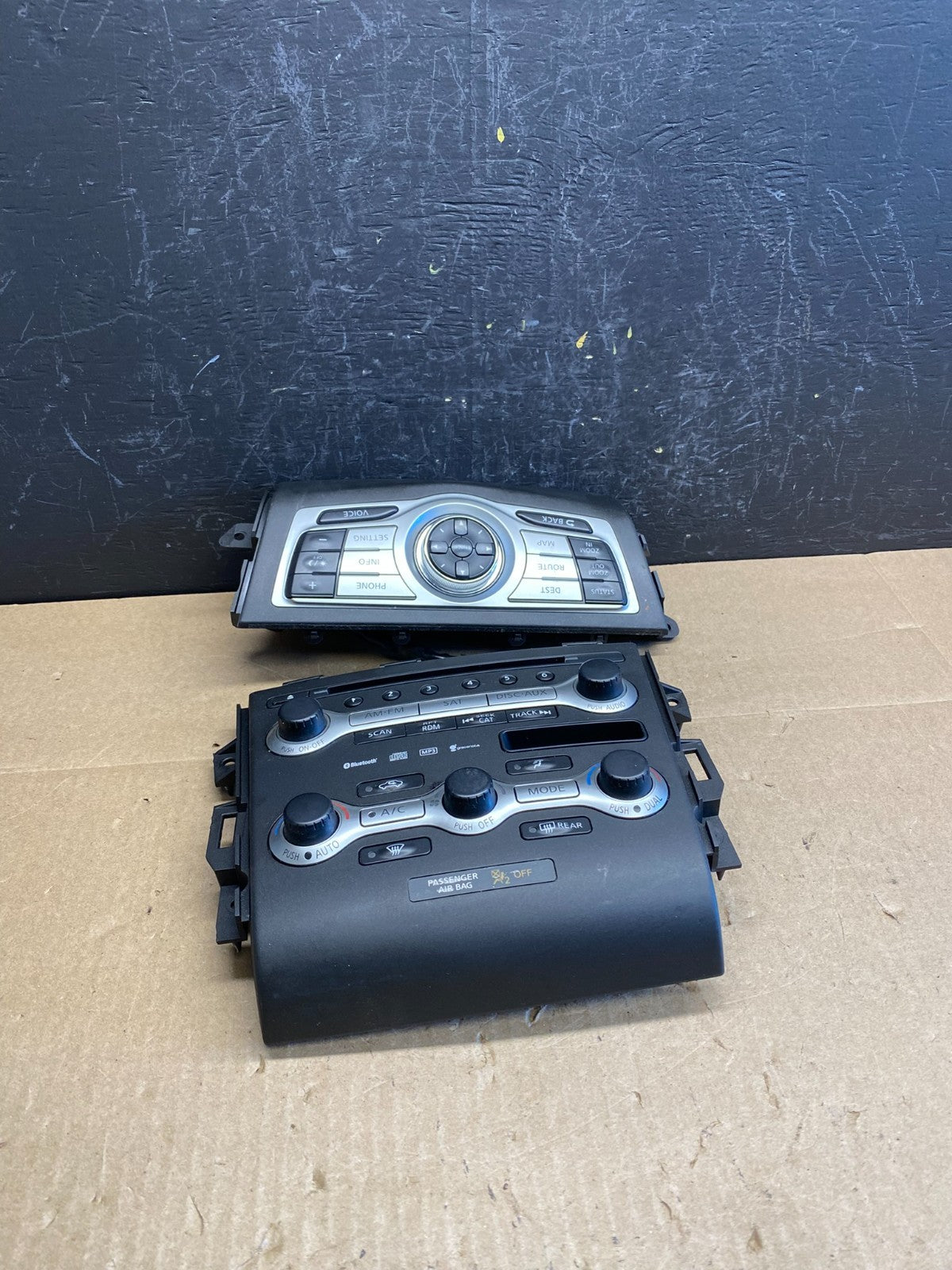 2009 - 2010 Nissan Murano AM FM Radio CD Climate Control Panel AC6348 DG0