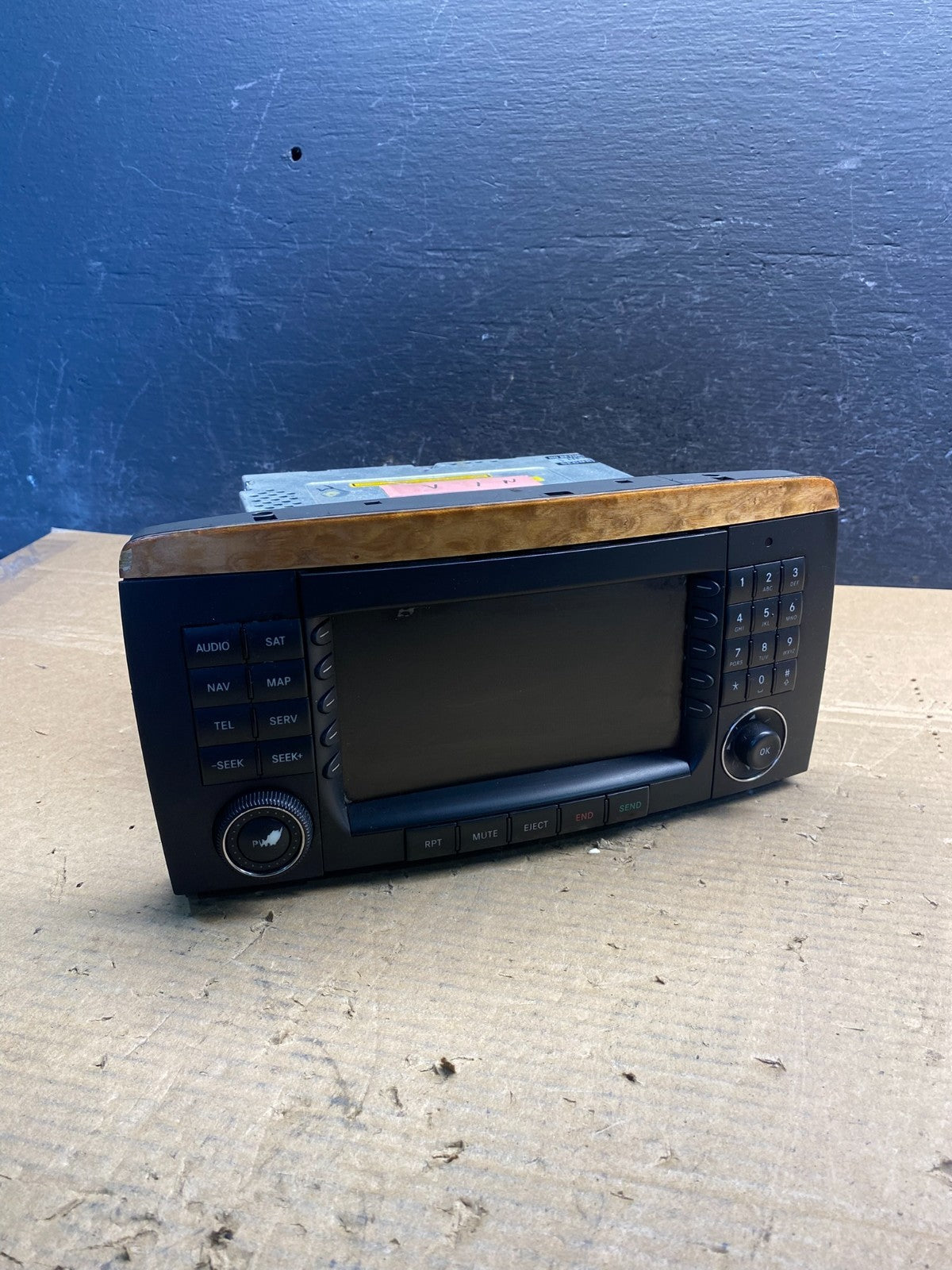 2006-2009 Mercedes W251 R350 Head Command Navigation Radio 6 CD Player AD6573 DG0