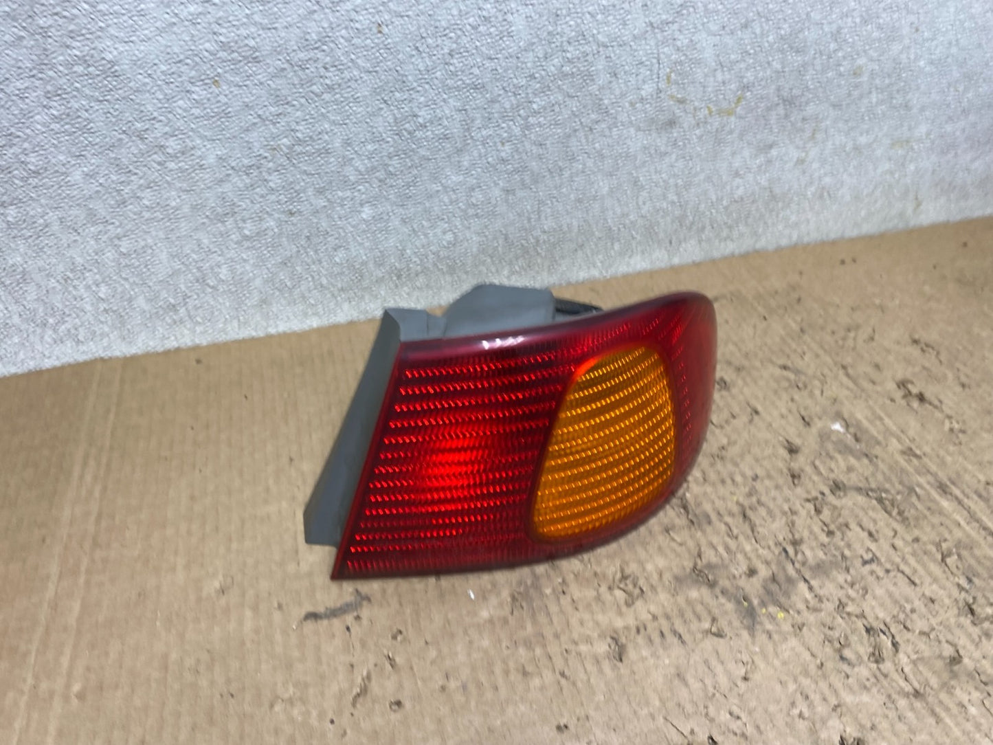 1998 1999 2000 Toyota Corolla Right Passenger Side Tail light OEM W7736 DW2