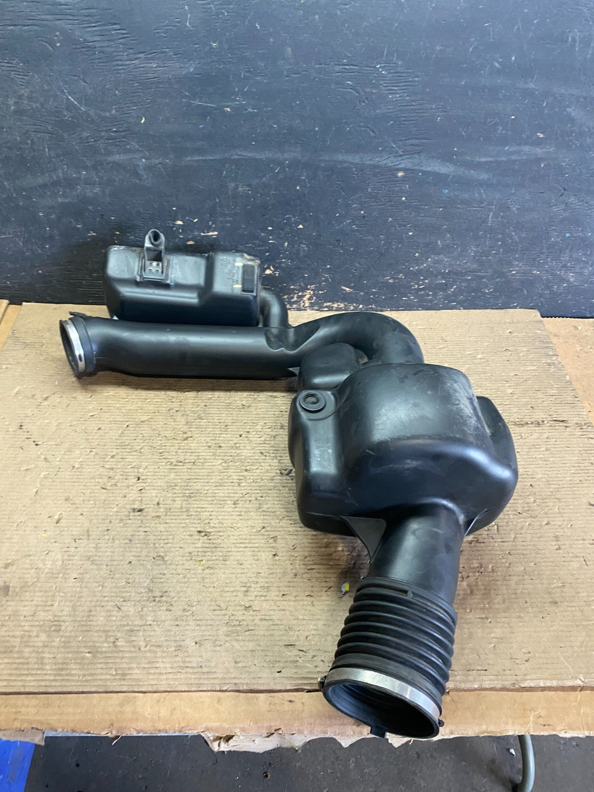 2011 - 2013 Dodge Durango 3.6L Resonator Air Intake Tube S3569 DG5