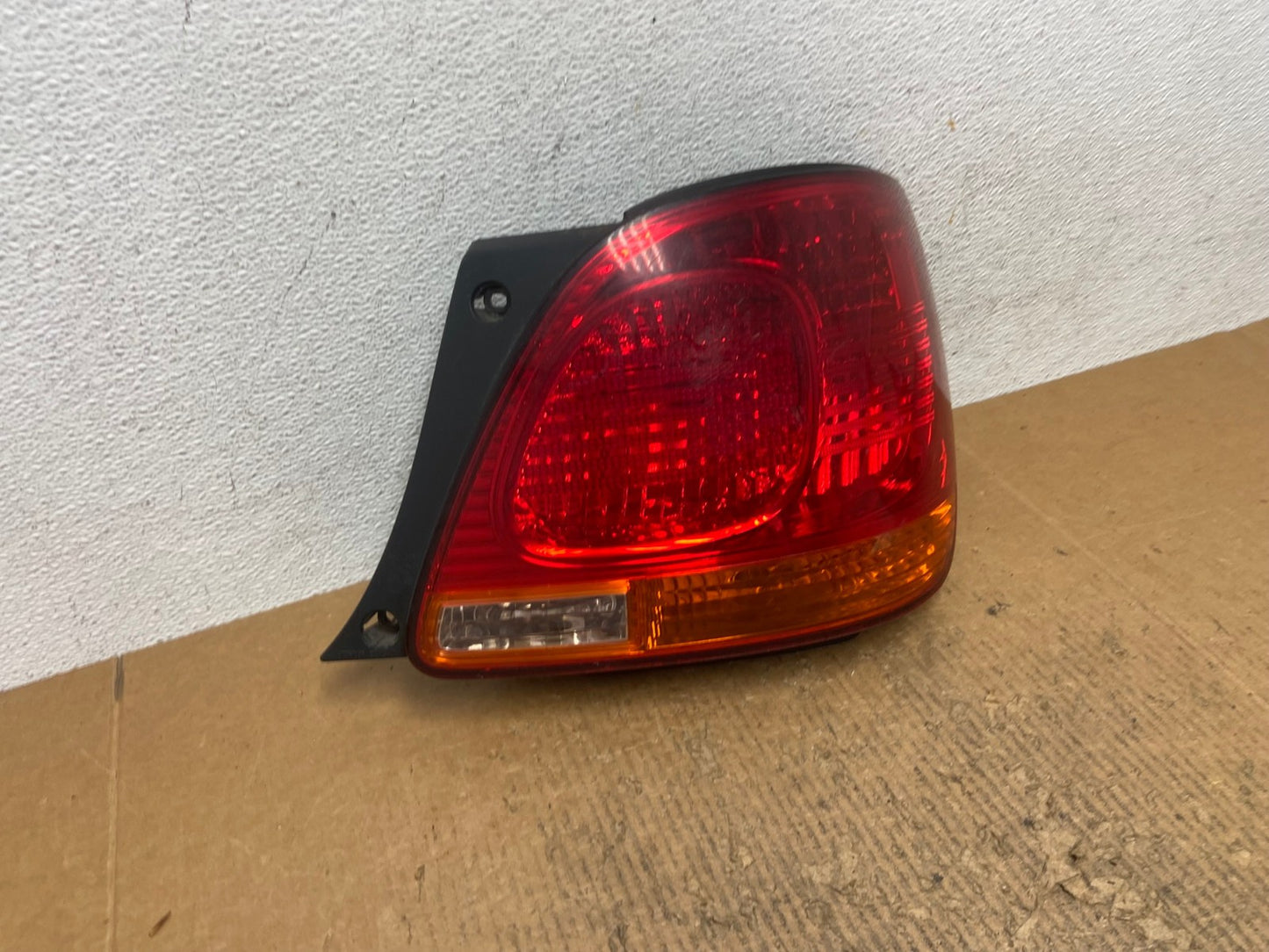2001 - 2005 Lexus Gs300 Gs400 Gs430 Right Passenger Side Tail Light AE2874 L2