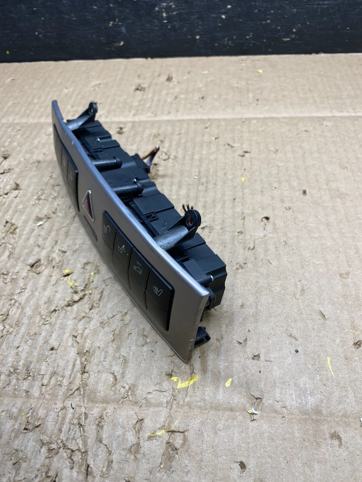 2005 - 2007 Mercedes C230 C240 Center Console Switch Control Unit V1704 DG2