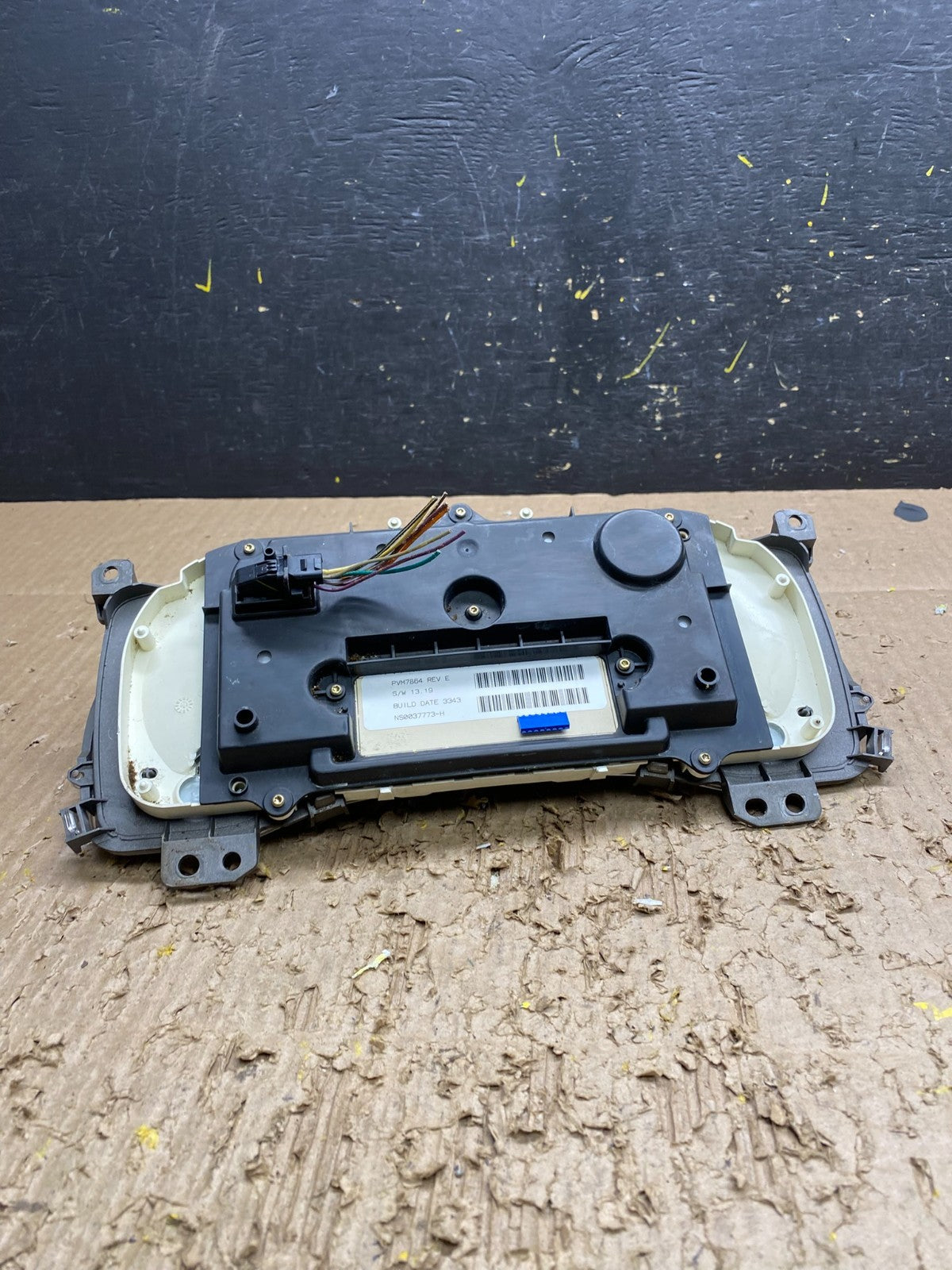2004 to 2012 GMC Canyon Instrument Cluster Speedometer OEM V7637 DG5