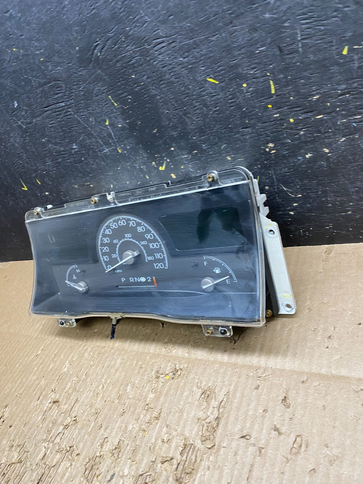 1998 to 2002 Lincoln Town Car Speedometer Gauge Cluster V7498  DG2