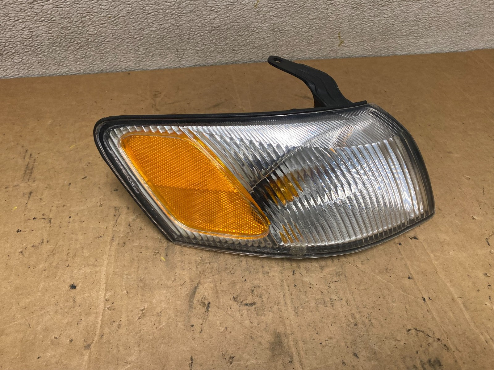 1997 1998 1999 Toyota Camry Right Passenger RH Turn Signal T2307 DW0