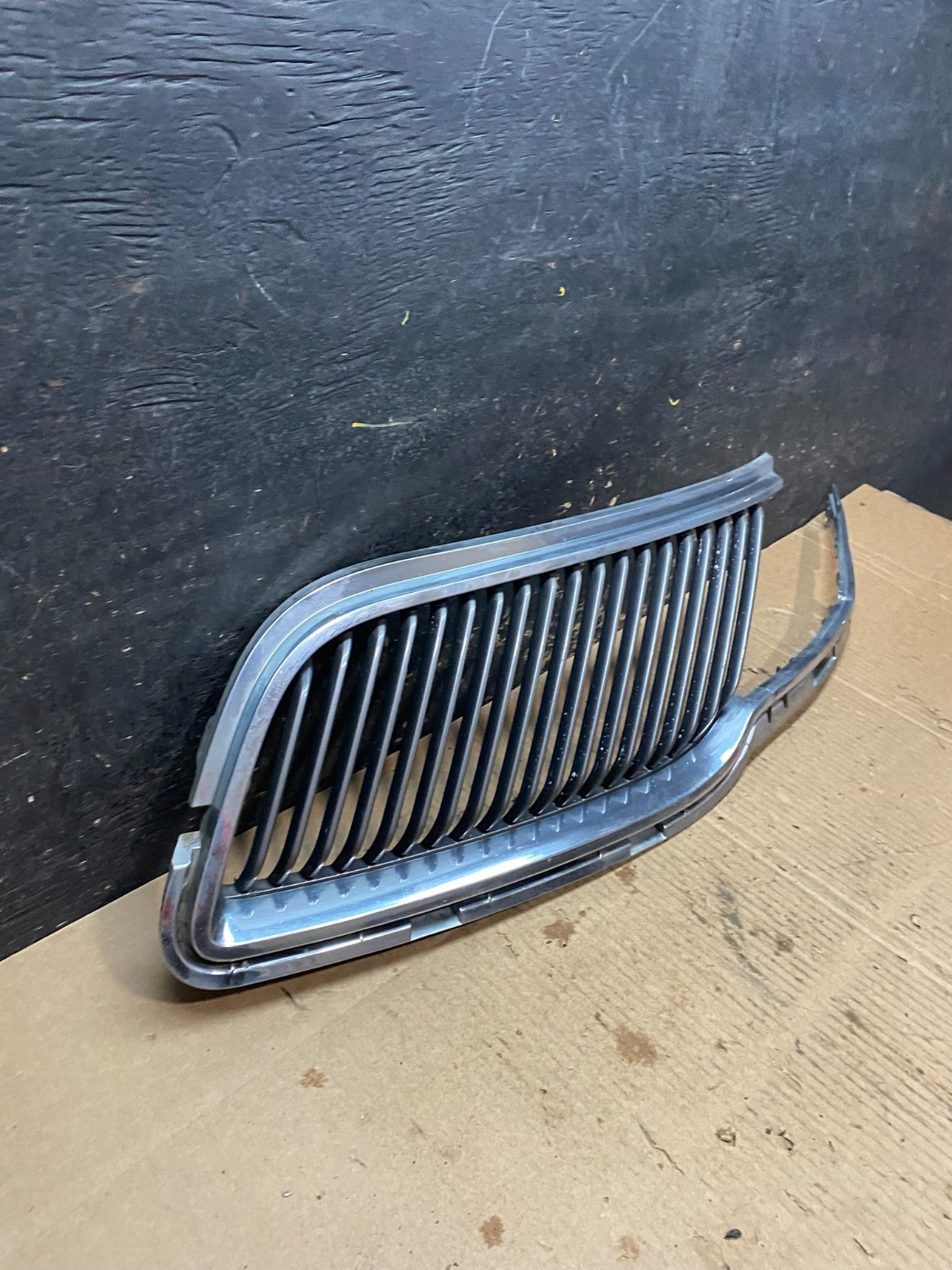 2013 to 2016 Lincoln MKT Left Driver LH Side Front Grill Grille OEM X9637 DG2
