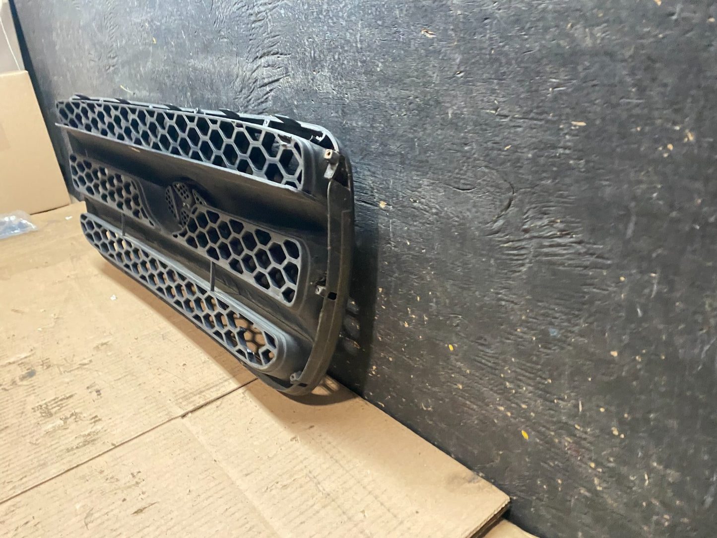 2007 to 2009 Hyundai Santa Fe Front Upper Grill Grille OEM W2485 DG6