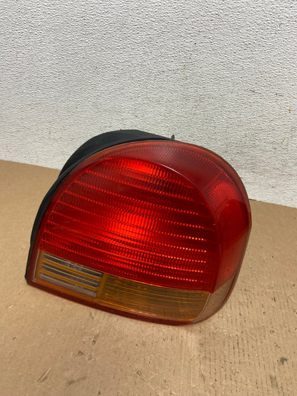 1999 2000 2001 Hyundai Sonata Right Passenger Rh Side Tail Light AD8018 LK0