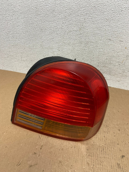 1999 2000 2001 Hyundai Sonata Right Passenger Rh Side Tail Light AD8018 LK0