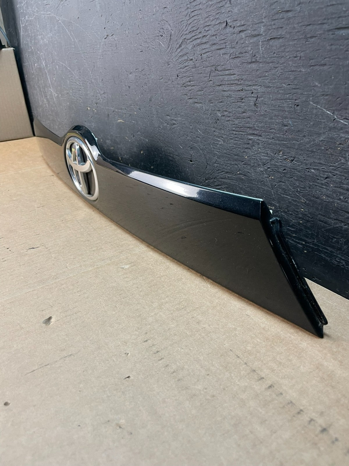 2014 to 2018 Toyota Highlander Tailgate Trunk Trim Molding Handle AE8446 DG1