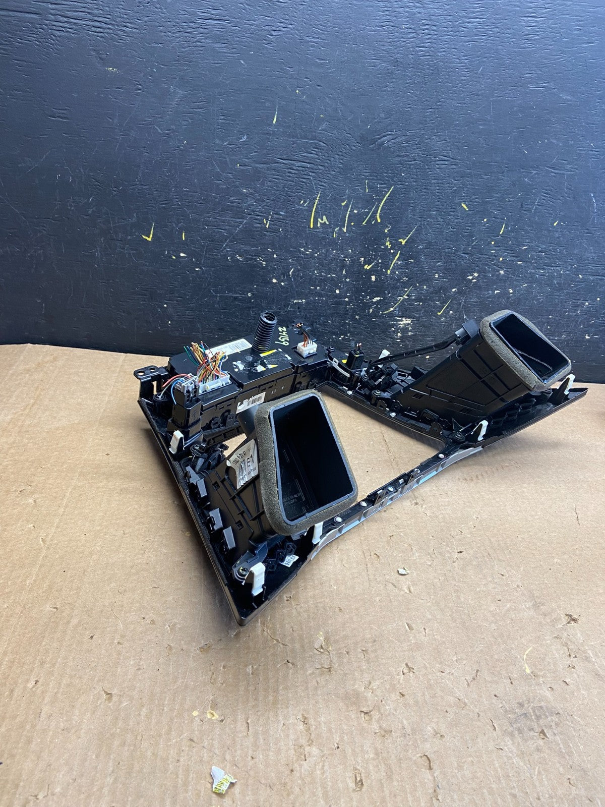 2011 to 2014 Hyundai Sonata Center Radio Climate Control Air Vent Bezel z4159 DG4