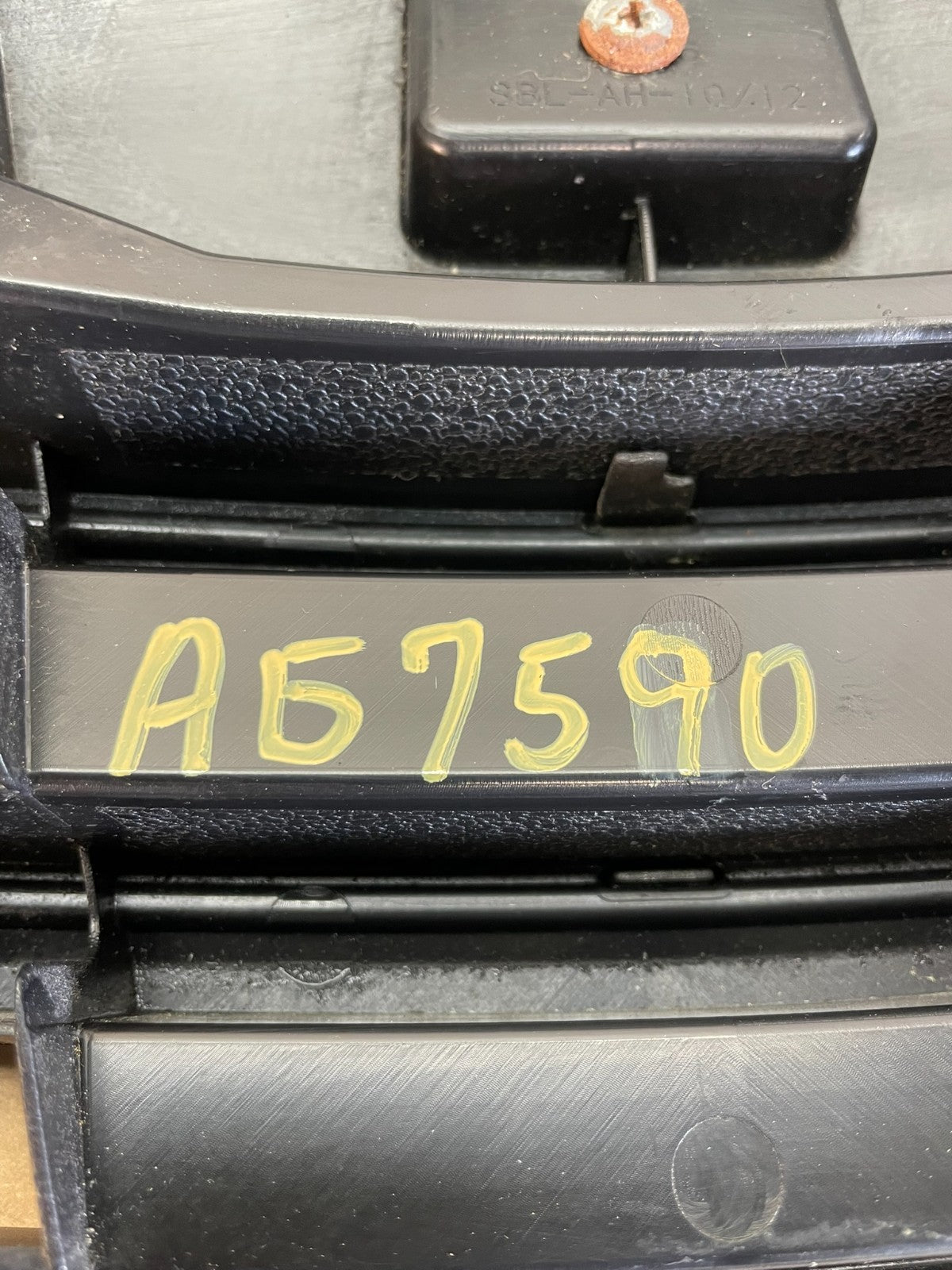 2010 to 2012 Subaru Legacy Outback Wagon Front Grill Grille AG7590 DG4