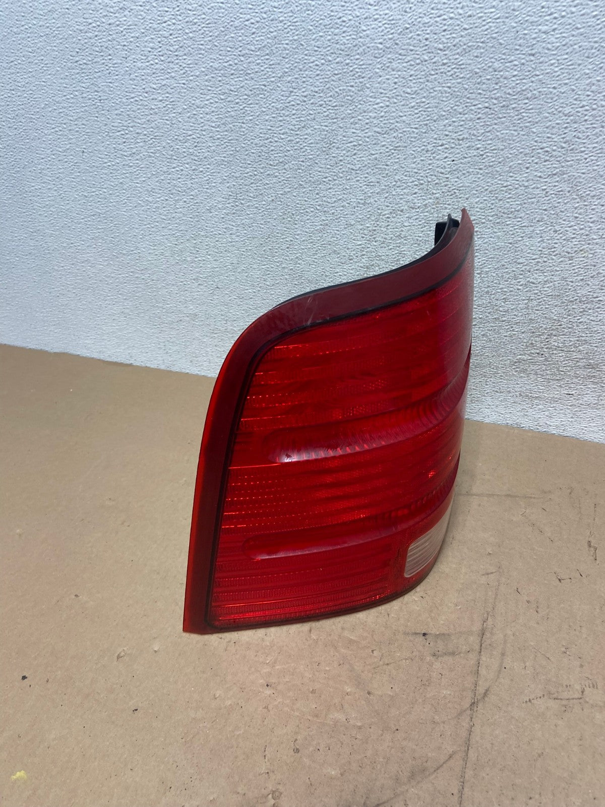 2002 to 2005 Ford Explorer Left Driver Lh Side Tail light AG4629 LK2