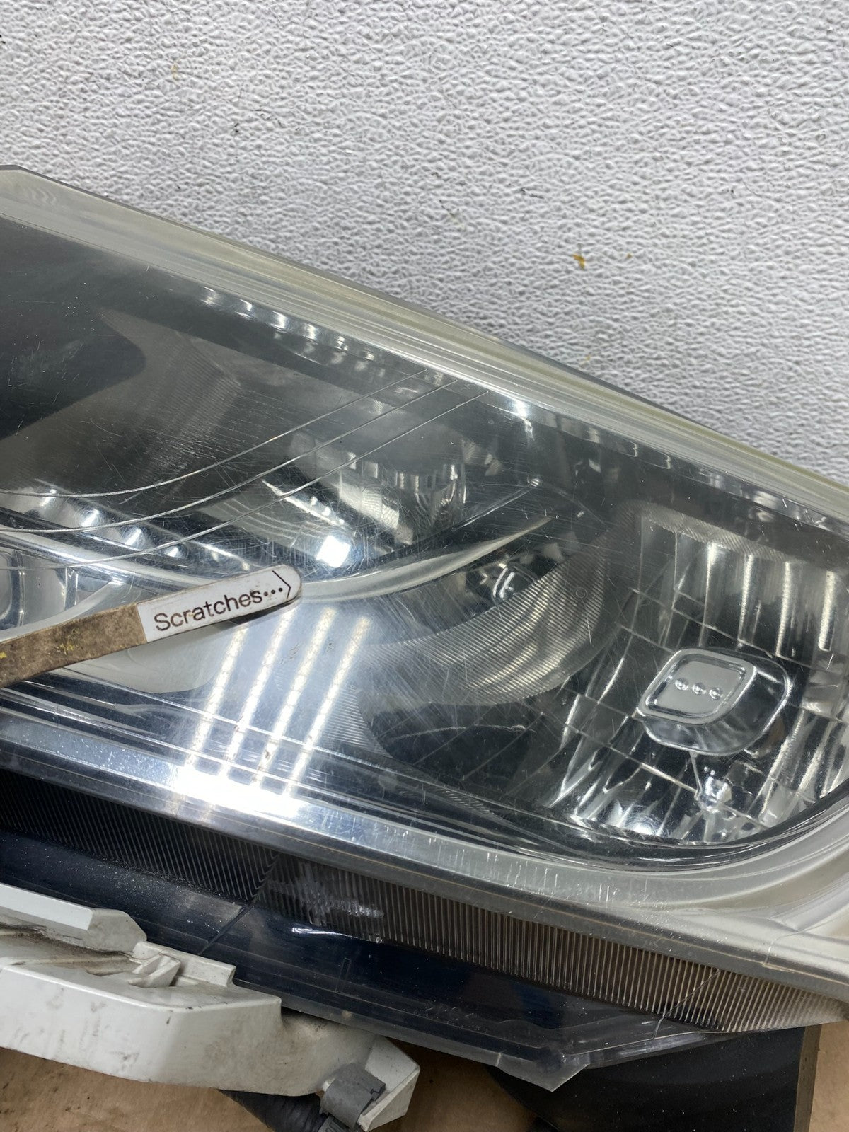 2013 to 2016 Nissan Pathfinder Left Driver LH Side Headlight Halogen AE67593