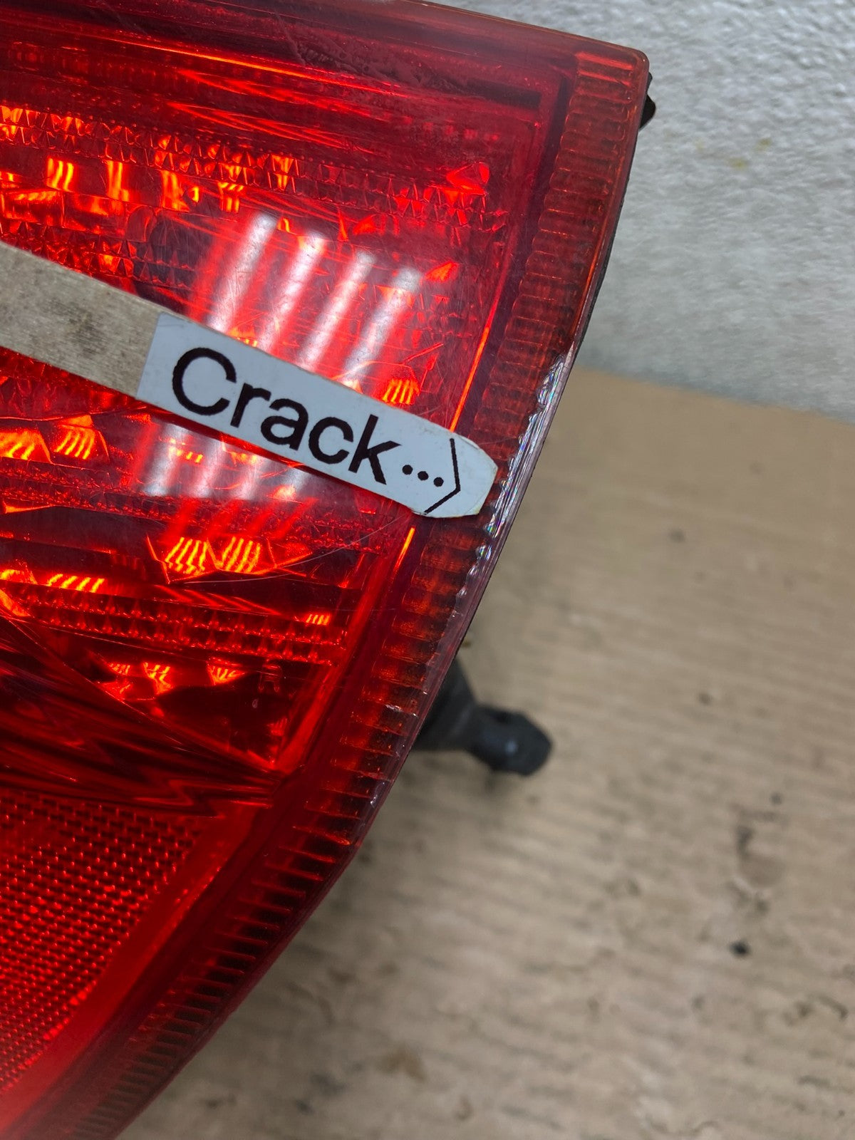 2004 2005 2006 Hyundai Elantra Sedan Right Passenger Tail Light OEM AA9369 LK4