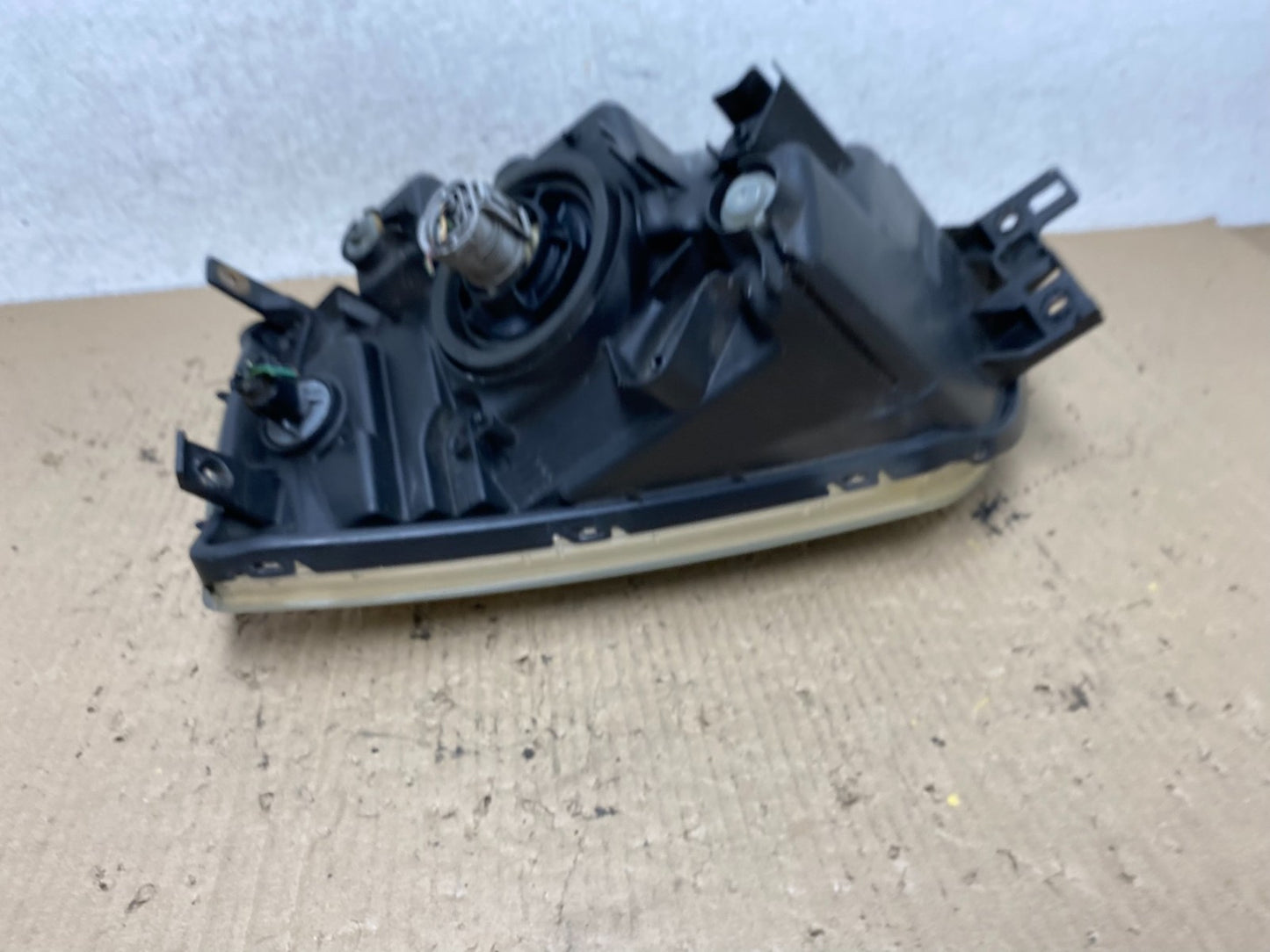 2004 - 2011 Mitsubishi Endeavor Headlight Right Passenger Rh Side AF7186 DW4