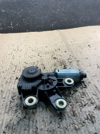 2004 to 2007 Volkswagen Touareg Rear Windshield Wiper Motor OEM x4006 DG1