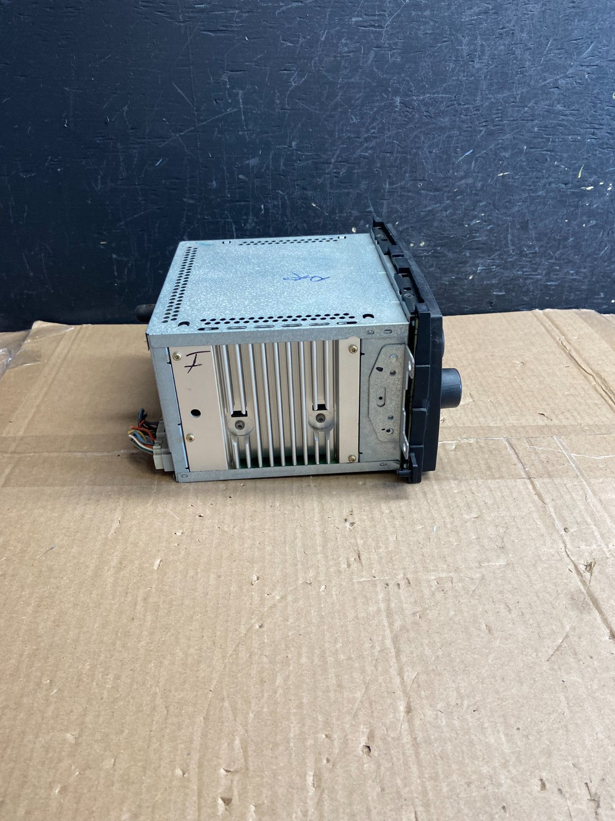 2004 to 2008 Ford F150 Mustang Radio Stereo Audio AM/FM AF2811 DW1
