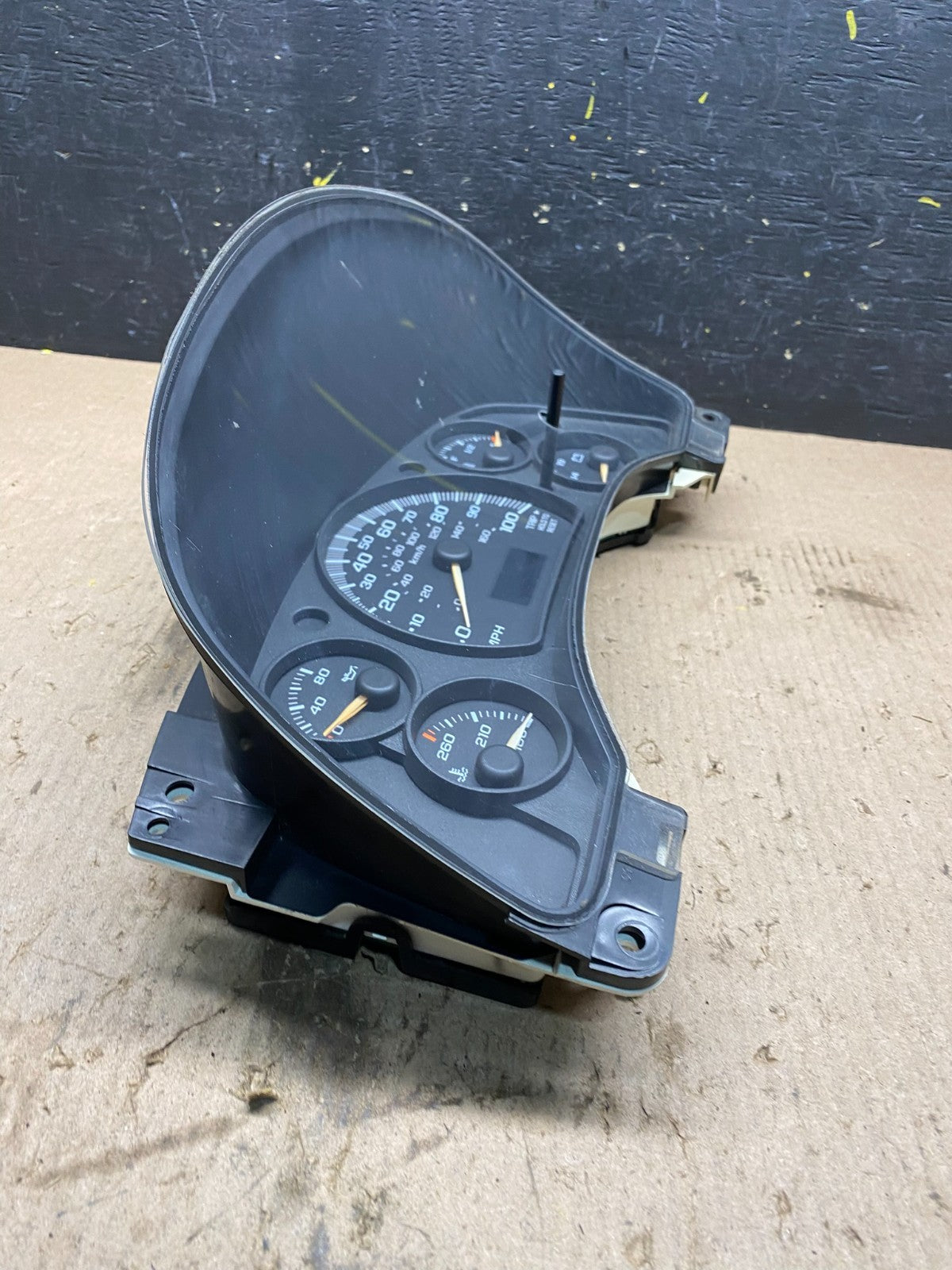 2004 to 2007 Chevrolet Express Speedometer Cluster Gauge OEM Q9321 DG2