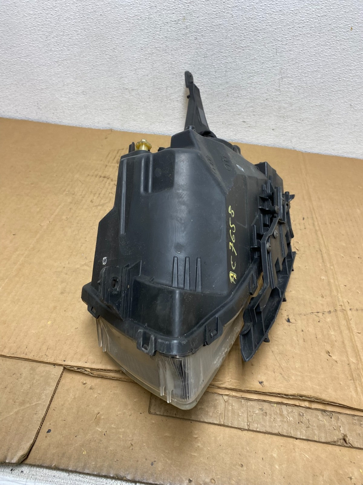 2011 to 2015 Chevrolet Cruze Halogen Right Passenger Rh Headlight AC7658 DW8