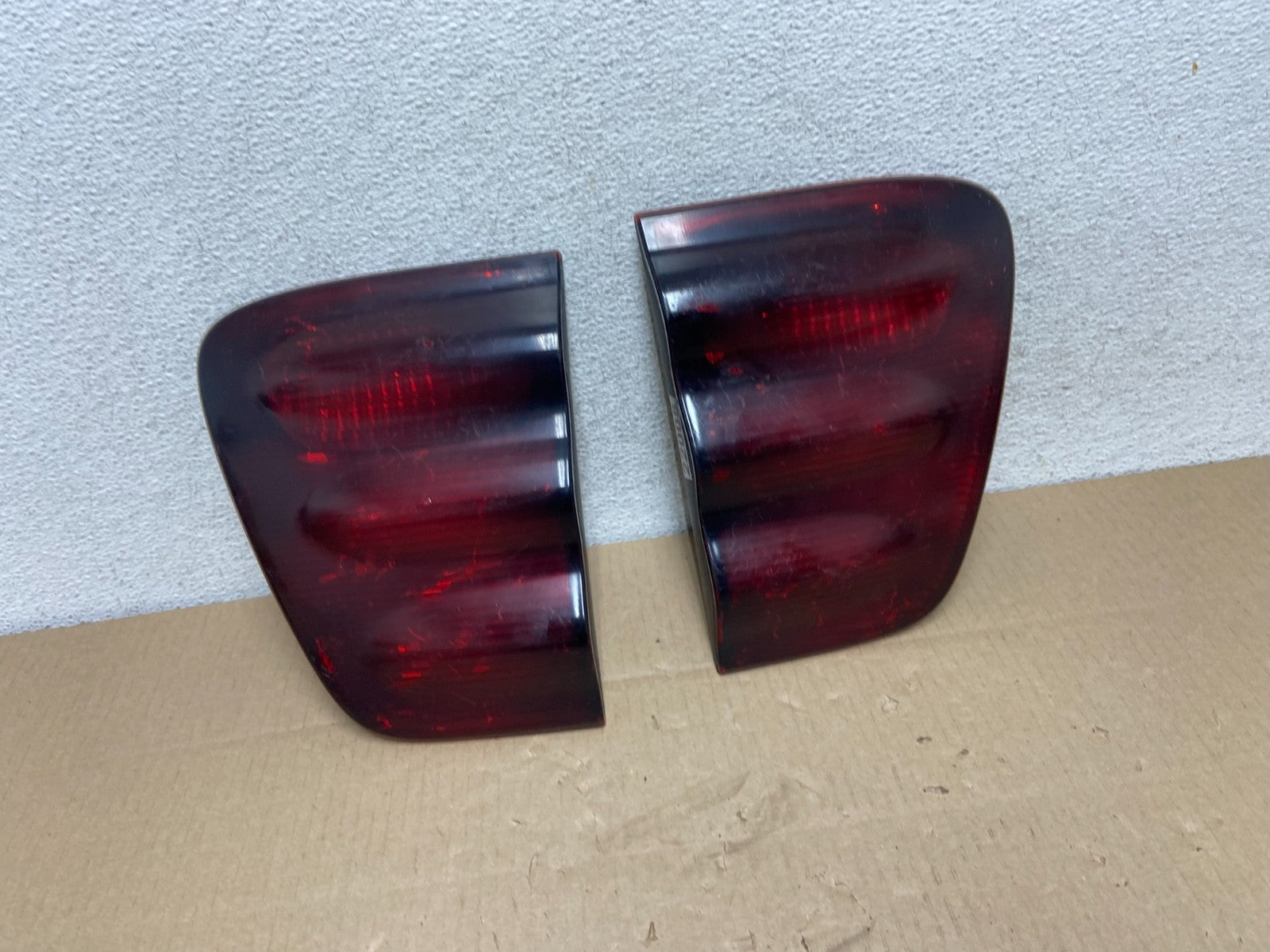 2001- 2004 Toyota Sequoia Left+Right Side Tail lights Inner AG5856 DW0