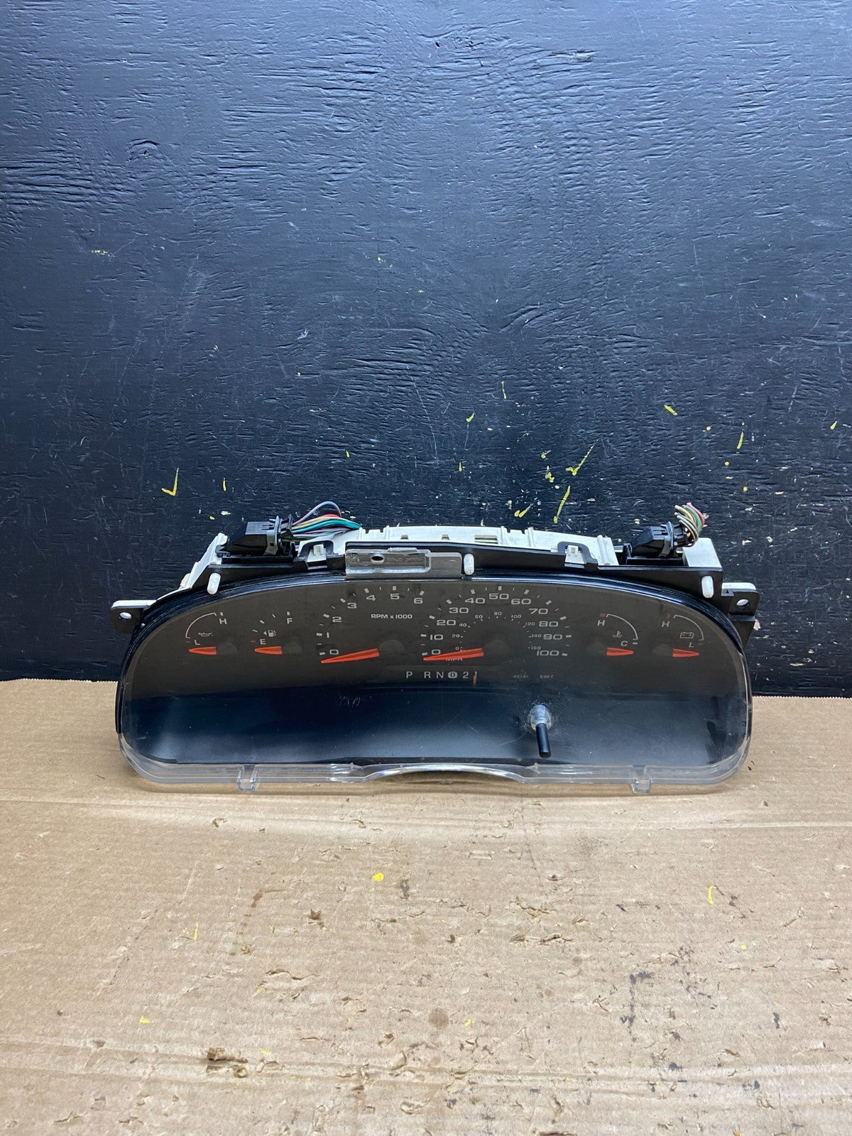 2006 Ford E350 Gauge Speedometer Cluster OEM w9817 DG0