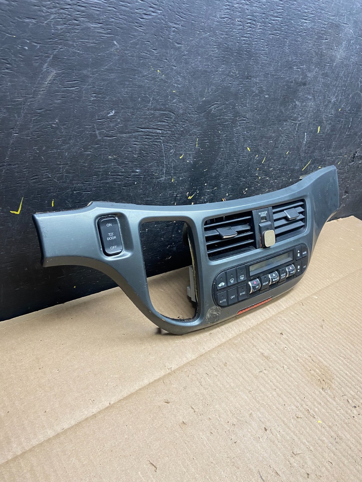 2005 to 2010 Honda Odyssey Radio Climate Control Dash Trim Bezel U6036 DG1