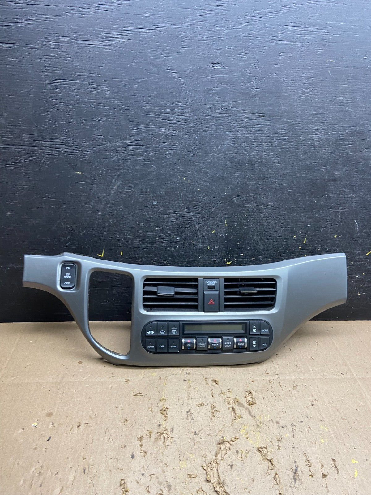 2005 to 2010 Honda Odyssey Radio Climate Control Dash Trim Bezel U5680 DG0
