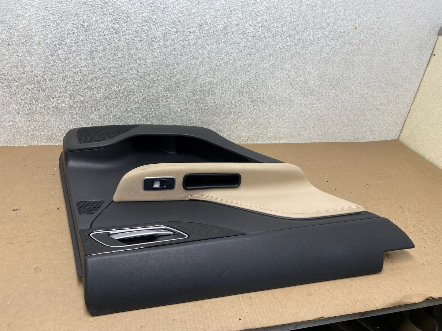 2017 to 2020 Jaguar F-Pace OEM Left Rear Interior Door Panel E9056 DG15