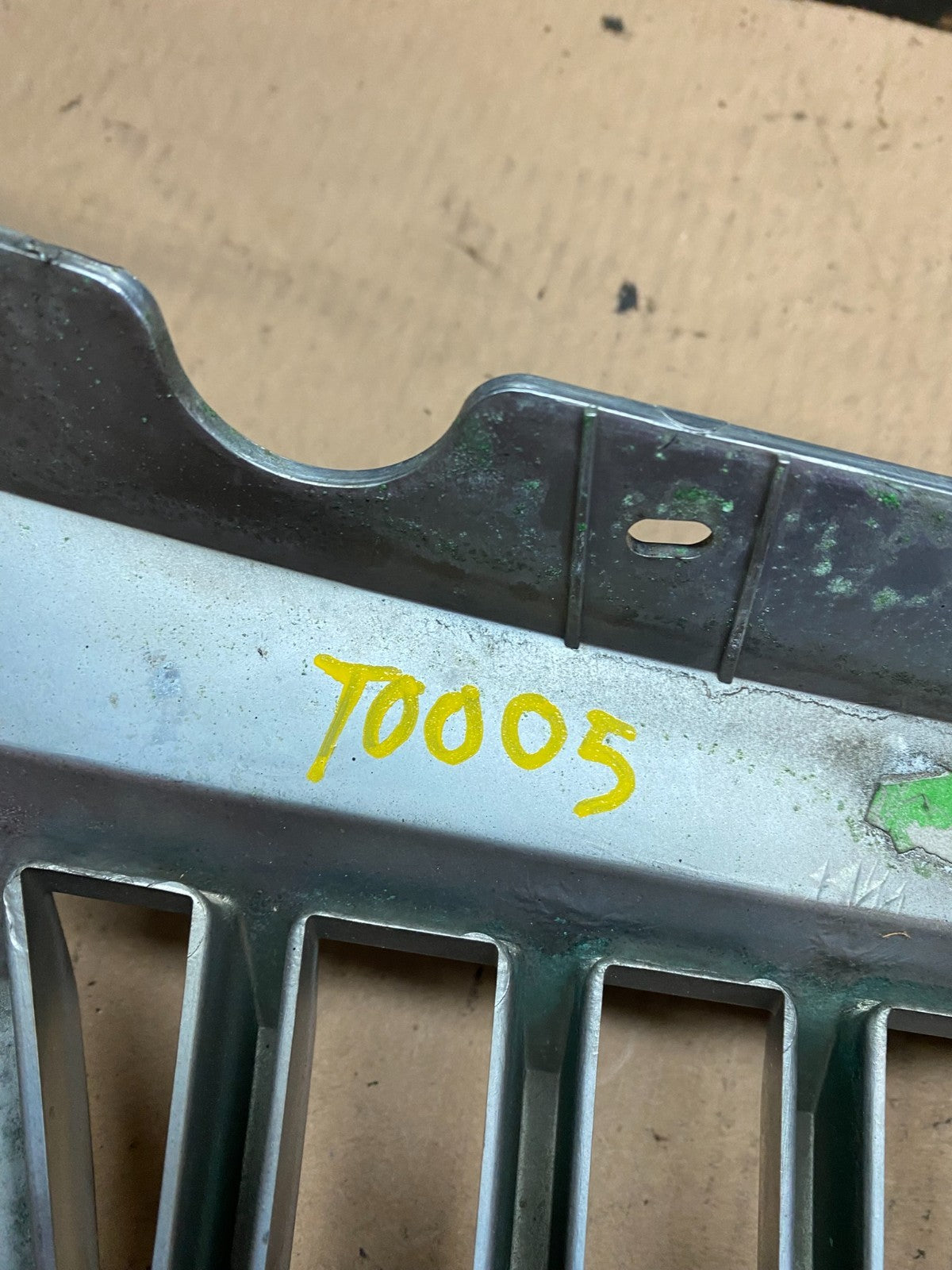2002 to 2005 Mercury Mountaineer Front Upper Grill Grille Oem T0005 DG13