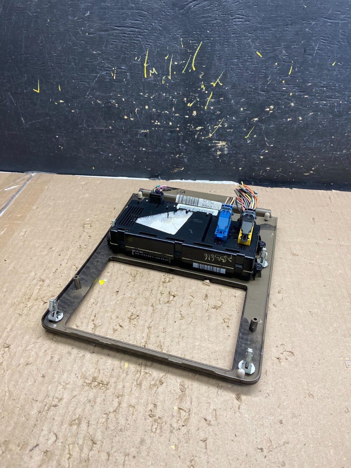 2005 to 2007 Ford Freestyle Montego Climate Control Radio Bezel Trim ab5616 DG3