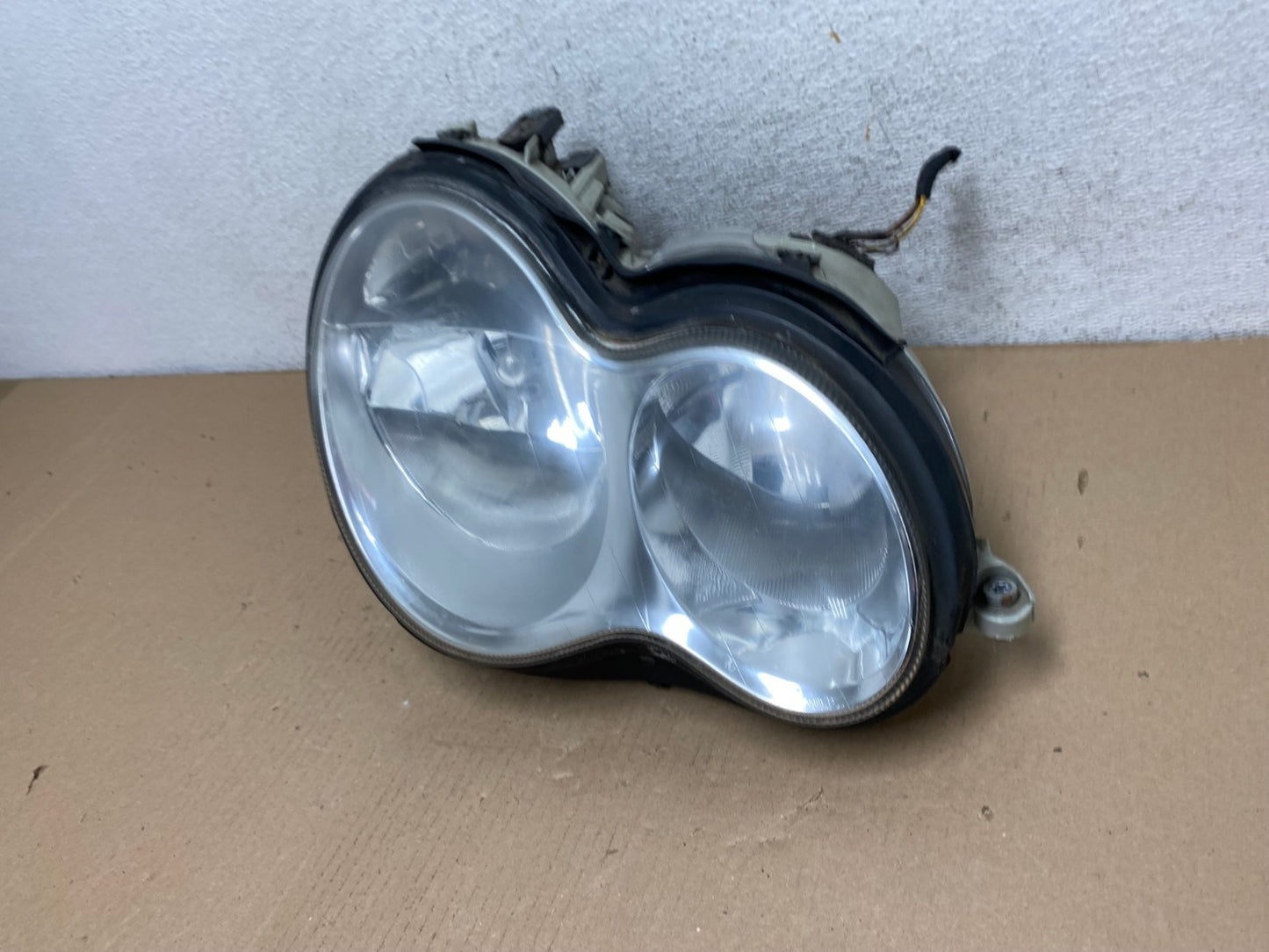 2005 to 2007 Mercedes-Benz C-Class Right Passenger Side Headlight AF3044 LK1
