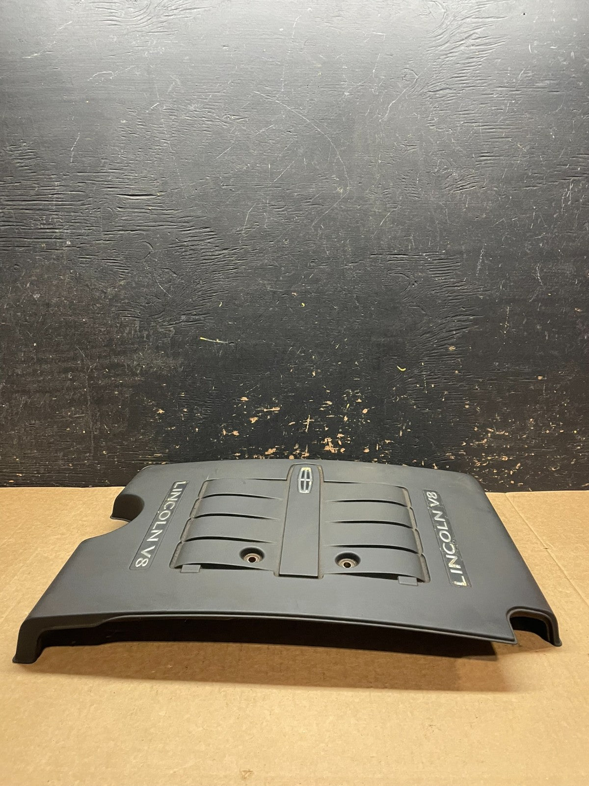 2002 to 2004  Lincoln Navigator 5.4L V8 Engine Motor Cover y9489 DG4