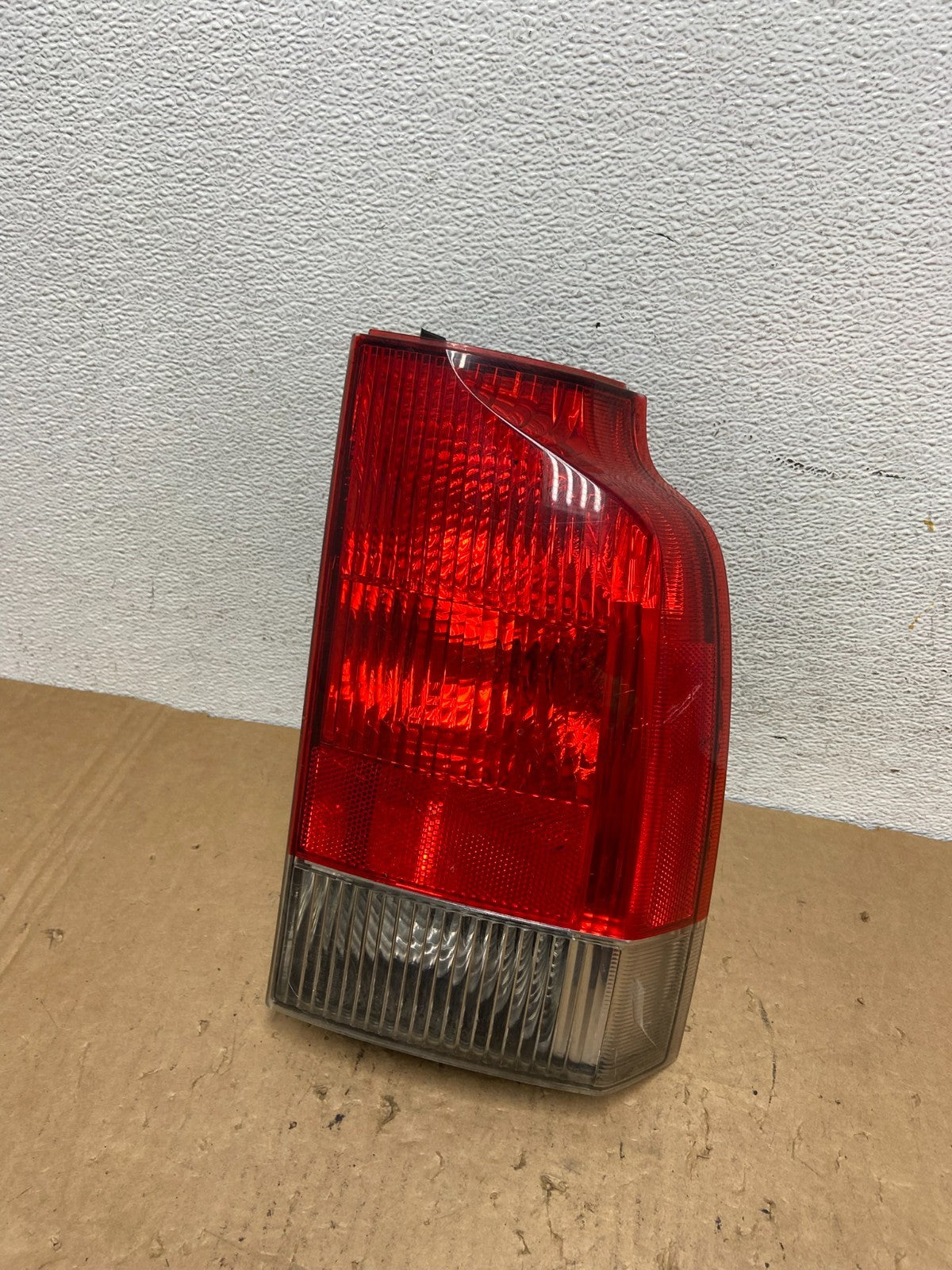 2001 - 2004 Volvo XC70 V70 Right Passenger Side LH Tail Light AD3077 LK0