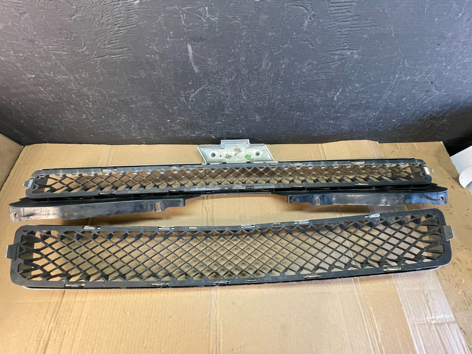 2007 to 2014 Chevrolet Tahoe Suburban Lower Upper Grill Grille Set ac5266 DG3